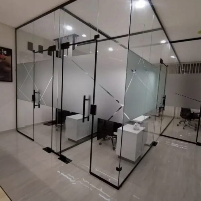مكاتب زجاج1 مكاتب زجاج1